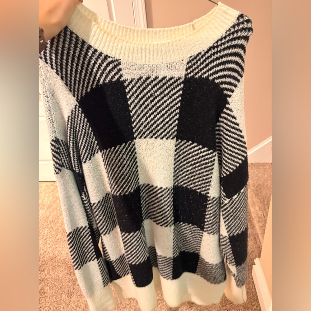 Abercrombie & Fitch Black and Cream Buffalo-Check Crewneck Sweater